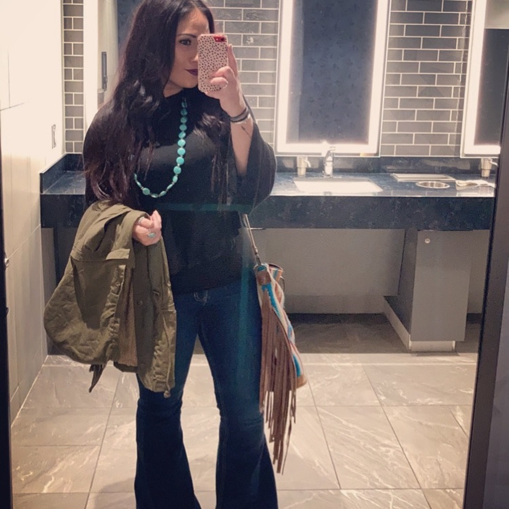 Meet your Posher, Courtney brooke